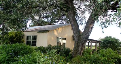 Country life just minutes from New Braunfels, San Marcos or Seguin.