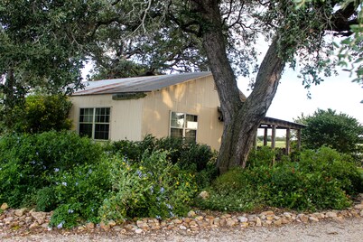 Country life just minutes from New Braunfels, San Marcos or Seguin.