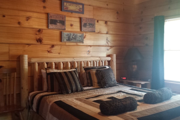 3 slaapkamers, een strijkplank/strijkijzer, gratis wifi, beddengoed