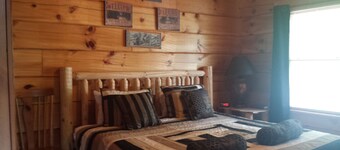 Enjoy 2 Vacations In One @ Douglas Lake Resort Hot Tub on the Deck Wifi