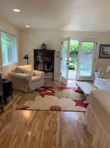 Courtyard Studio Apt