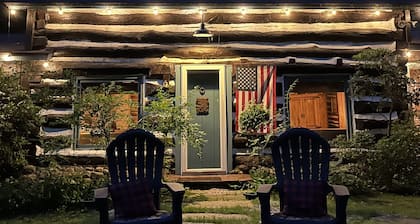 125 Year Old Log Cabin in Good Hart/Tunnel of Trees Lake Michigan Beach Access!