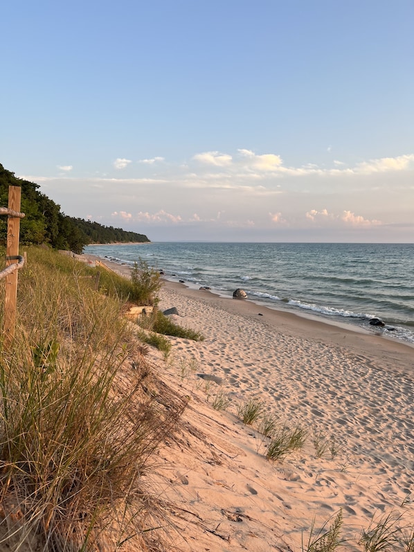 Beach towels - 125 Year Old Log Cabin in Good Hart/Tunnel of Trees Lake Michigan Beach Access! (Harbor Springs)