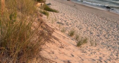 100-vuotias historiallinen mökki Good Hart / Puiden tunnelissa Yksityinen ranta pääsy!