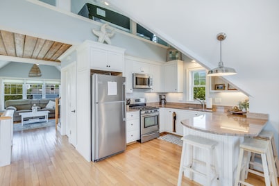 Beautiful Plum Island Escape; Steps from Beach- Coveted Southern Island Location