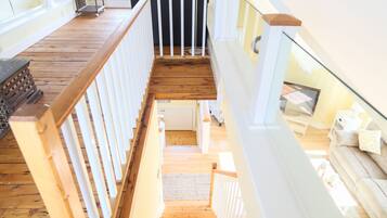 Smart TV, lettore DVD, libri, videoteca