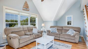 Smart TV, reproductor de DVD, libros y videoteca