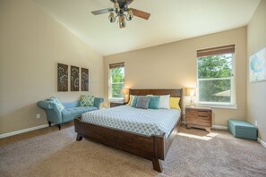 3 bedrooms, desk, iron/ironing board, free WiFi