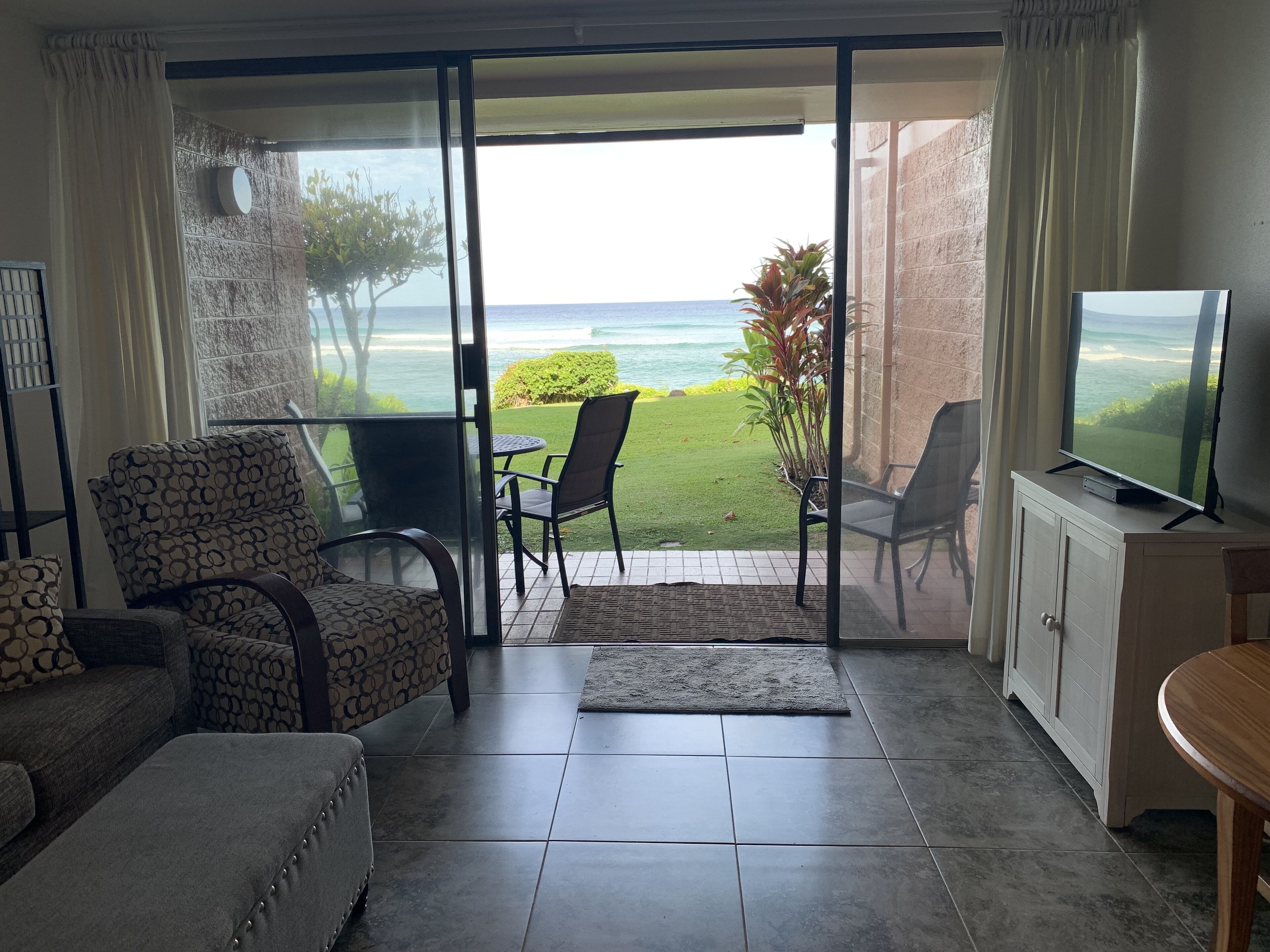 Smart TV, table tennis, books