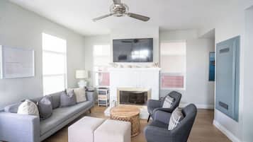Smart TV y chimenea