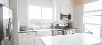 Beautiful 6bd/7bath steps to the sand