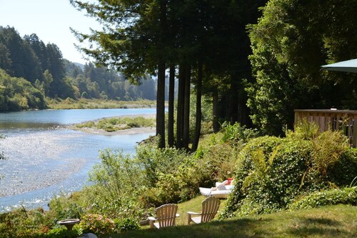 River Front Getaway Awesome Views Fish/Swim Out the Back Door