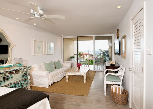 Gorgeous Condo At Sapphire on St Thomas. Walk-in Level. Killer Island Views!