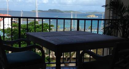Wunderschöne Wohnung in Sapphire auf St. Thomas. Begehbare Ebene. Killer Island Views!