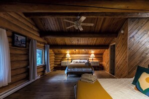 3 bedrooms, iron/ironing board, travel crib, bed sheets - Riverfront Retreat on Kenai River (Cooper Landing)