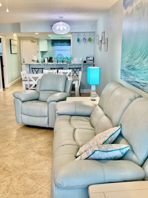 Smart TV - Gulf Front View. Seashells and Sunsets Await in Paradise (Navarre)
