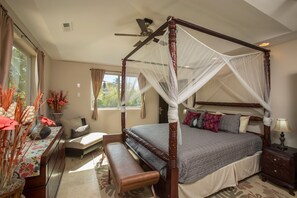 6 bedrooms, in-room safe, travel cot, free WiFi - Spectacular Sunset and Ocean Views with Pool & Hotbub near Kaanapali Beach (Lahaina)