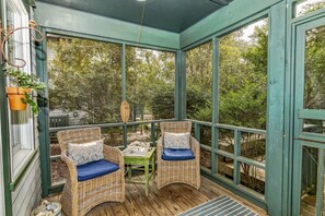 Terrace/patio - 3BR/3.5 BA home with private crofter. Nature views and access to Shoals Club! (Bald Head Island)