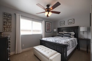 2 bedrooms, iron/ironing board, free WiFi, bed sheets - First Street Rapids and River Trail  (Bend)