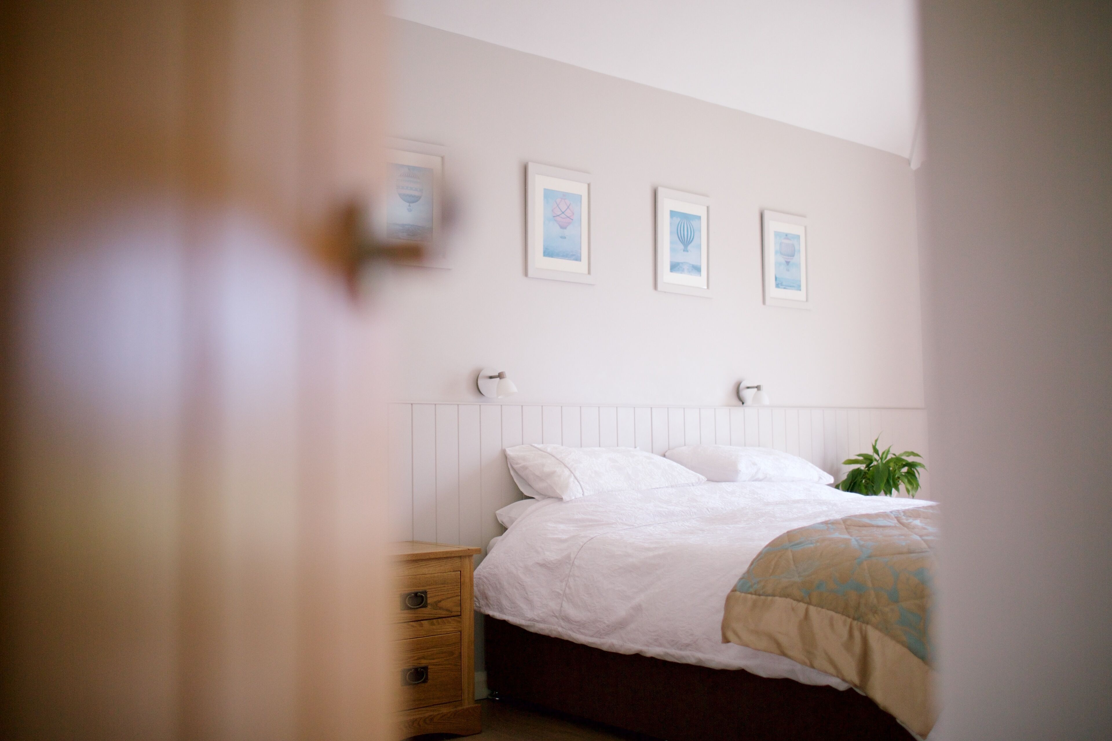 2 bedrooms, desk, iron/ironing board, WiFi