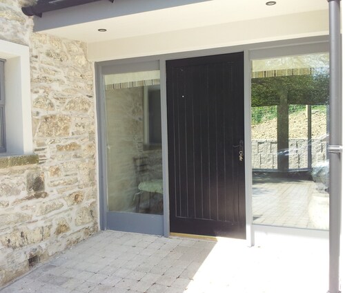 Luxury 5 Star Self Catering Accommodation In Historic Gate lodge with WI-FI.