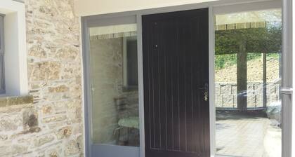 Luxury 5 Star Self Catering Accommodation In Historic Gate lodge with WI-FI.