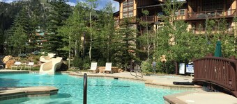 Modern 2 bedroom, 2 bath - Steam Shower in Master Bath, Smart TV