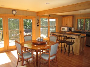 Dining - Riverside 3 bedroom 2 bath near Baxter State Park (Millinocket)