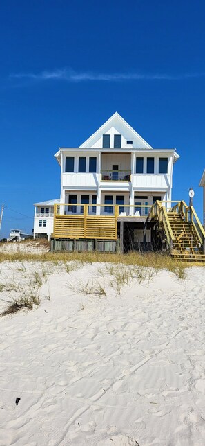 Exterior - Book Spring & Summer 2026! 5 BR GulfFront Slps 16 – Priv Pool+ Priv Beach (Gulf Shores)