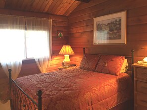 3 bedrooms, desk, iron/ironing board, travel cot