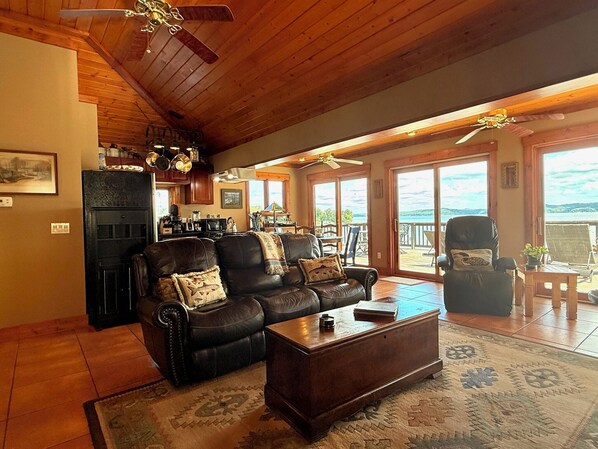 TV, fireplace, DVD player, books