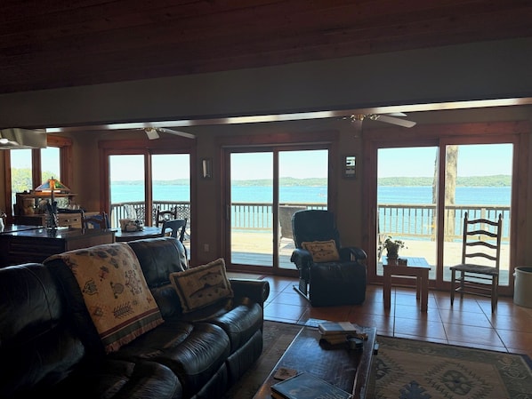 TV, fireplace, DVD player, books