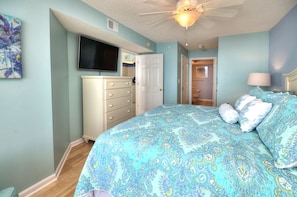4 bedrooms, iron/ironing board, travel crib, free WiFi