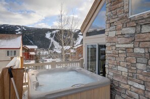 Outdoor spa tub - Home in Keystone Ski Area--private hot tub; spectacular view; 16 separate beds (Keystone)