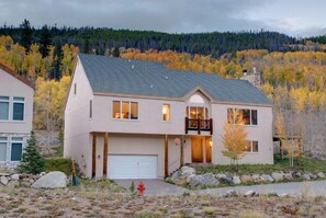 Exterior - Home in Keystone Ski Area--private hot tub; spectacular view; 16 separate beds (Keystone)