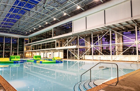 Pool - Updated Beach Condo with Air Conditioner--Steps to Sand- Sleeps 6 (San Diego)