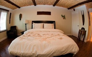 2 habitaciones, escritorio, tabla de planchar con plancha y wifi gratis 