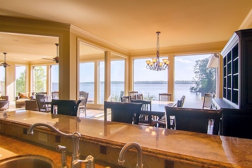 Lake Palestine's Best Property for Vacations, Reunions, Events, Get-Aways!!!