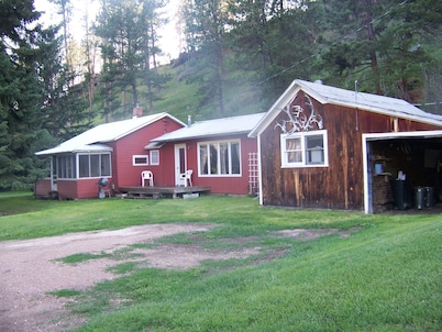 Quaint Cabin in the Heart of the Black Hills