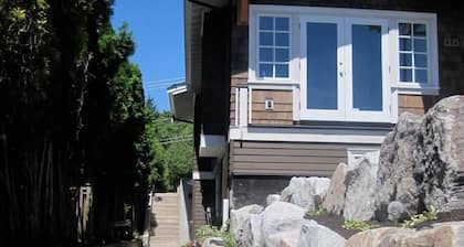 Moderni, tilava ja yksityiset Suite North Vancouver BC