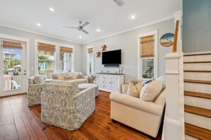 Televisión y oficina 