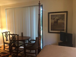 Iron/ironing board, WiFi, bed sheets - EQUESTRIAN’S DREAM STUDIO (Wellington)