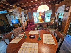 Dining - Lake Sunapee Cozy Cottage - Blodgett Landing (Newbury)