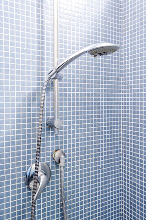 Shower, hair dryer, bidet, towels - SPECIAL OFFER - in the Heart of ancient Rome (Roma)