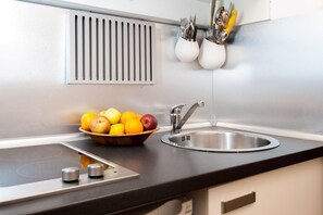 Fridge, microwave, stovetop, electric kettle - SPECIAL OFFER - in the Heart of ancient Rome (Roma)