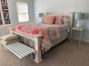 3 bedrooms, desk, iron/ironing board, free WiFi - Lake Hamilton Lakefront Retreat--Spacious & Stylish, National Park Views, Kayaks (Hot Springs)