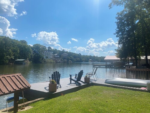 Lake Hamilton Lakefront Retreat--Spacious & Stylish, National Park Views, Kayaks