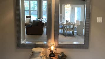 Smart TV, fireplace, books, stereo