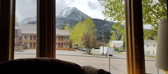 Alpine House: 3 Bed, 2 bath - wonderful 'in Ouray' location