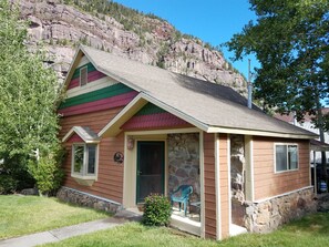A small, single-story building with a stone facade and a colorful roof. - Alpine House: 3 Bed, 2 bath - wonderful 'in Ouray' location (Ouray)